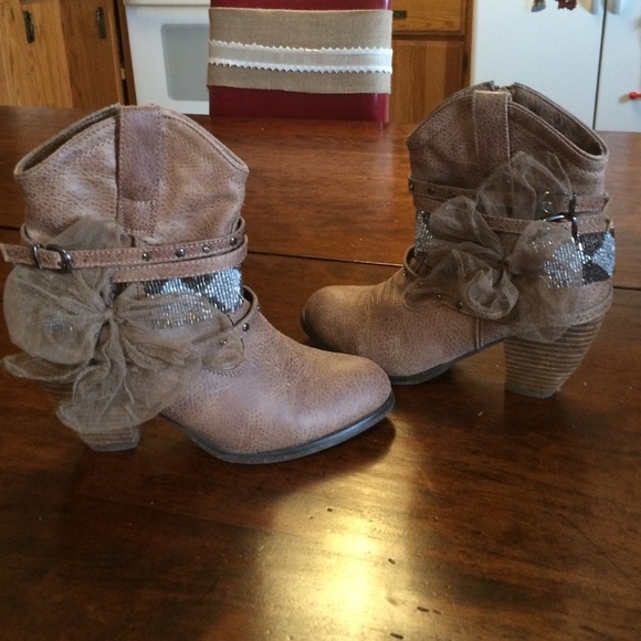 Not rated bootie size 9
