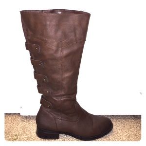 Tall flat boots with inside zipper