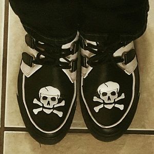TUK skull shoes
