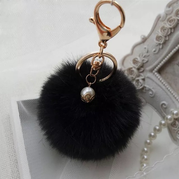 🔻 SOLD 🔻 Pom Pom Purse Keychain - black