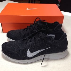 NEW Nike Flyknit Metallic