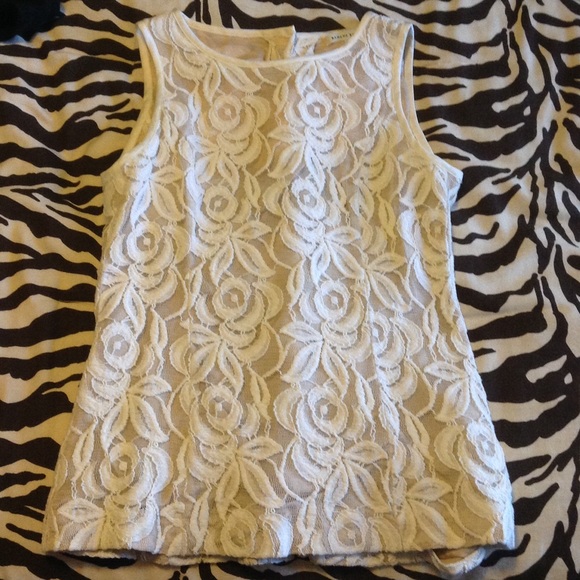 Beautiful BR lace shell top