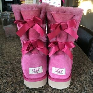 Bailey Bow UGGS (PRICE IS FIRM)