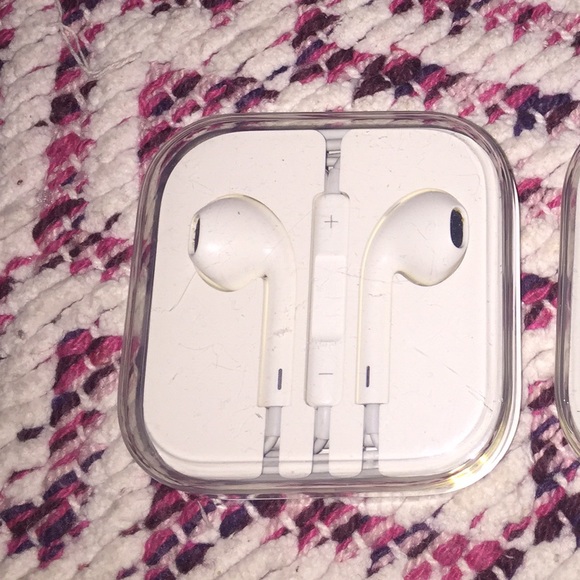 🆕Apple earbuds. Never been used