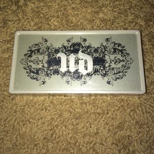 Urban Decay eyeshadow & blush/highlighter kit