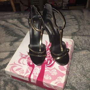 Black high heels never been worn great condition