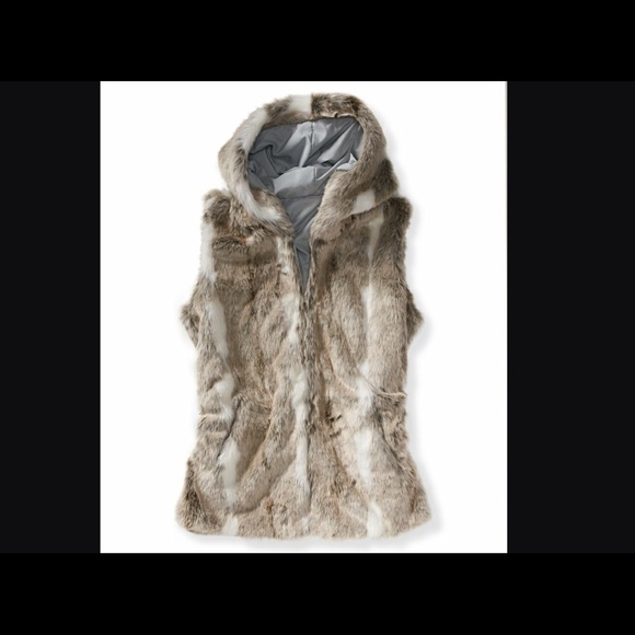 BNWT Aero faux fur vest with hood!!!!