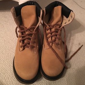 Brand new women's timbs