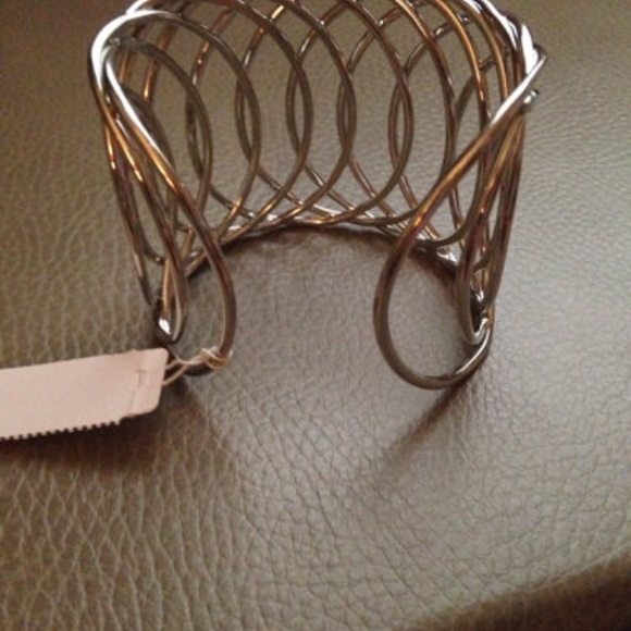 🎉HP🎉Scrollwork silver cuff bracelet - Picture 2 of 4