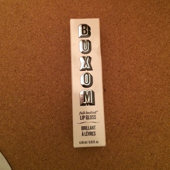 Buxom full-bodied lipgloss in shade Hot Mama