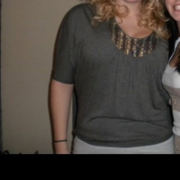 Grey/silver sequence top! - Picture 4 of 4