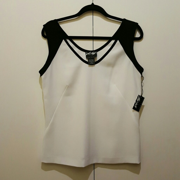 Lord and Taylor Black and White sleeveless Top