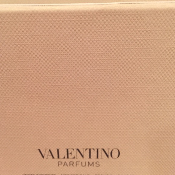Valentino pouches. - Picture 4 of 8
