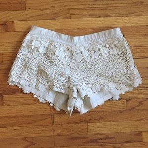 Off White Ruffle Shorts XS