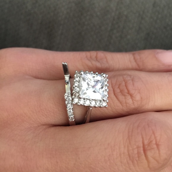 PRINCESS CUT RING SET - Picture 3 of 4