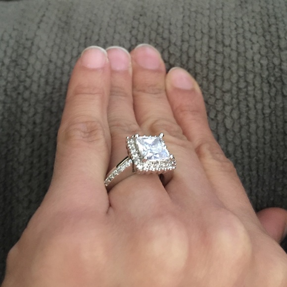 PRINCESS CUT RING SET - Picture 2 of 4