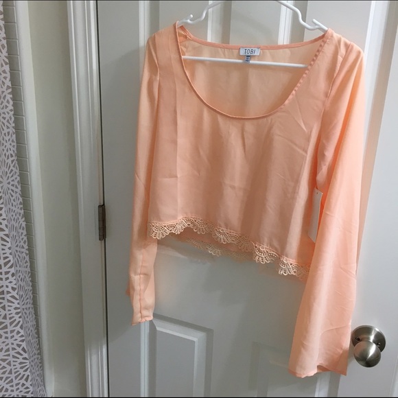 SOLD! NWT Adelisa cropped top - Picture 3 of 4