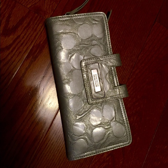 Nwot Kenneth Cole Reaction Wallet, silver - Picture 2 of 4