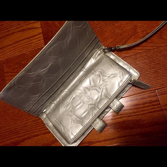 Nwot Kenneth Cole Reaction Wallet, silver - Picture 3 of 4