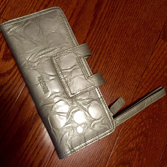 Nwot Kenneth Cole Reaction Wallet, silver - Picture 4 of 4