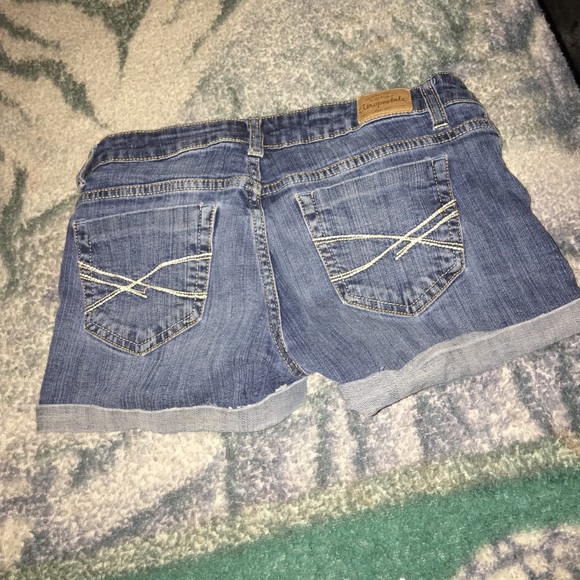 Shorts - Picture 2 of 3