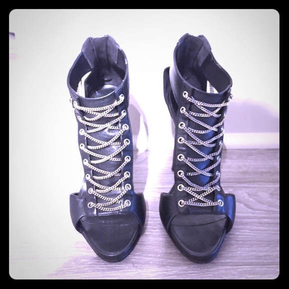 Guiseppe Zanotti leather peep toe pumps