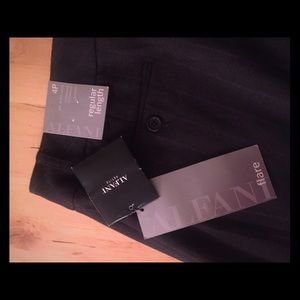 New with tags. Great all around grey pant