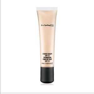 MAC STUDIO SCULPT FOUNDATION