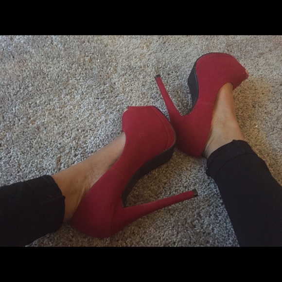 Size 6 red heels for sale 👠👠