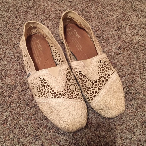 Off-white lace TOMS