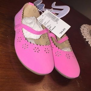 Pink Toddler girl size 7 flats with strap.