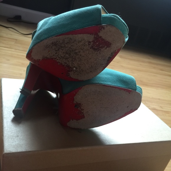 Sold‼️Pre-loved Christian Louboutin Teal - Picture 4 of 4