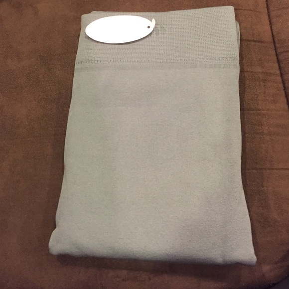 Light grey fleece-lined leggings