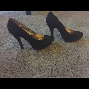 Size 6 black heels