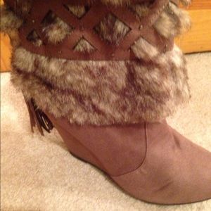High ankle brown booties