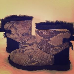 Ugg Australia Mini Bailey Bow Snake Size 6