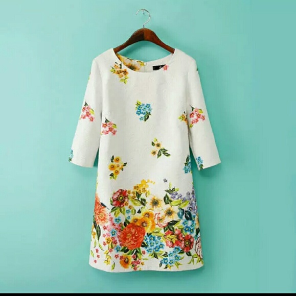 🎆🎉🎈HP🎉Floral print dress. Size 6 NWOT