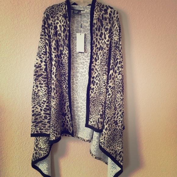 BCBGMaxAzria Sweaters - 🎉HP🎉 BCBGMaxazria cardigan