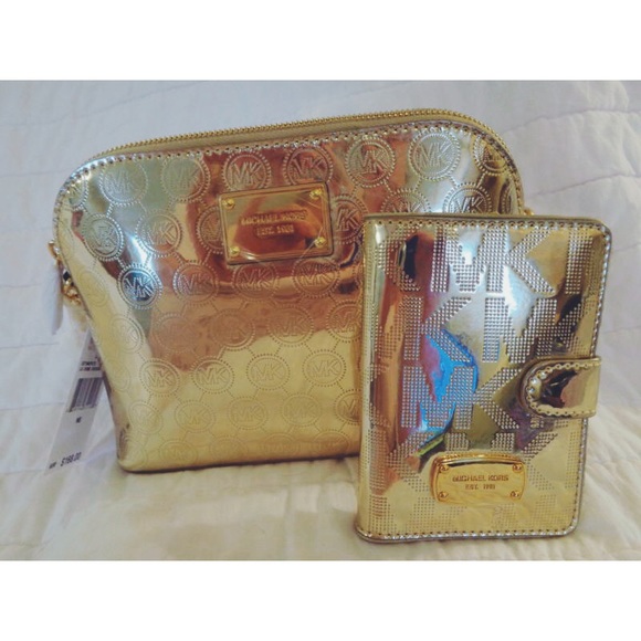 NWT MICHAEL KORS CINDY LARGE CROSSBODY & PASSPORT