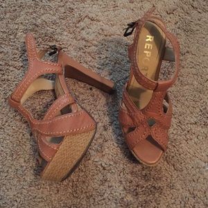 Tan heels size 6.5