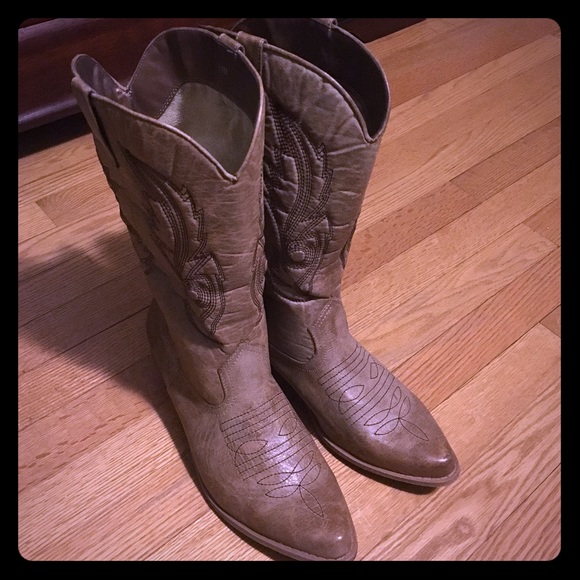 Shoes - Brand new- never been worn.