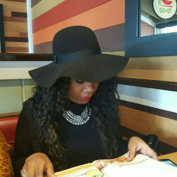 Meet your Posher, Jacqueline - Picture 3 of 4