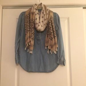 Neutral scarf