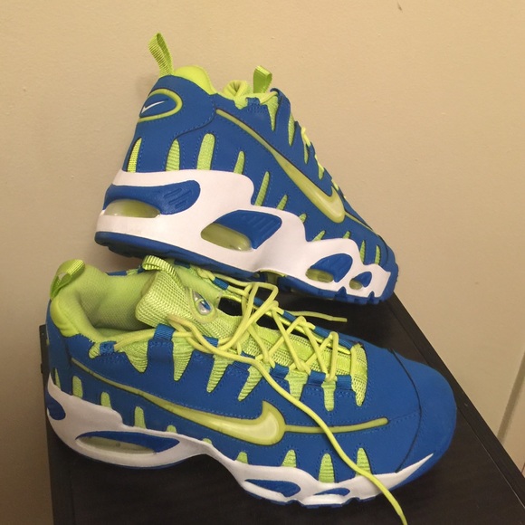 Nike nomo sneakers