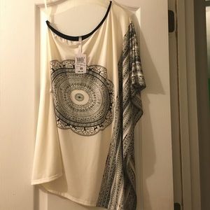 Black and white single sleeve top