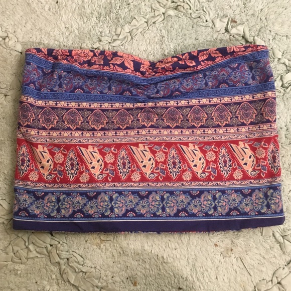 Colorful crop top!! 🌺