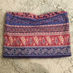 Colorful crop top!! 🌺