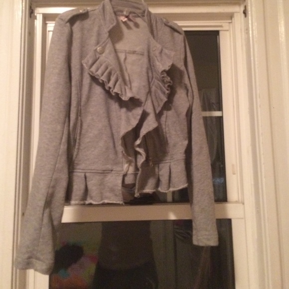 Ruffled gray jacket