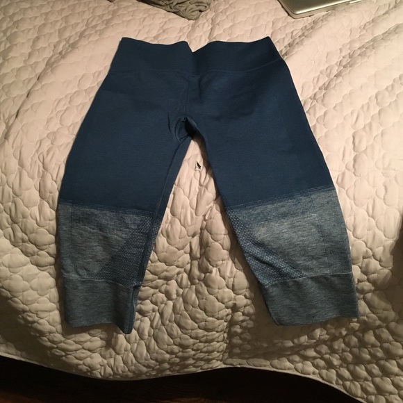 Lululemon cropped seamless leggings