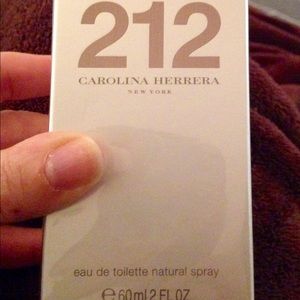 212 Carolina Herrera New York - spray perfume